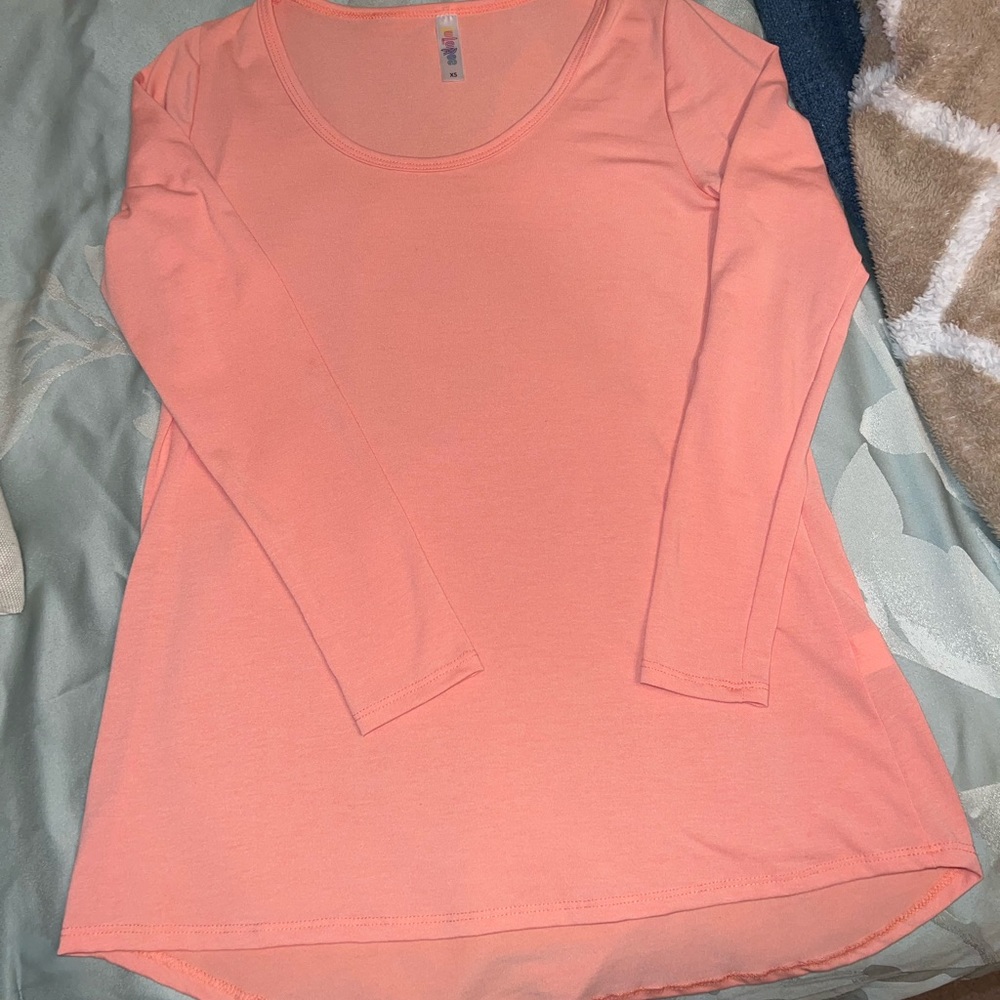 LuLaRoe bright peach lynnae XS long sleeve EUC